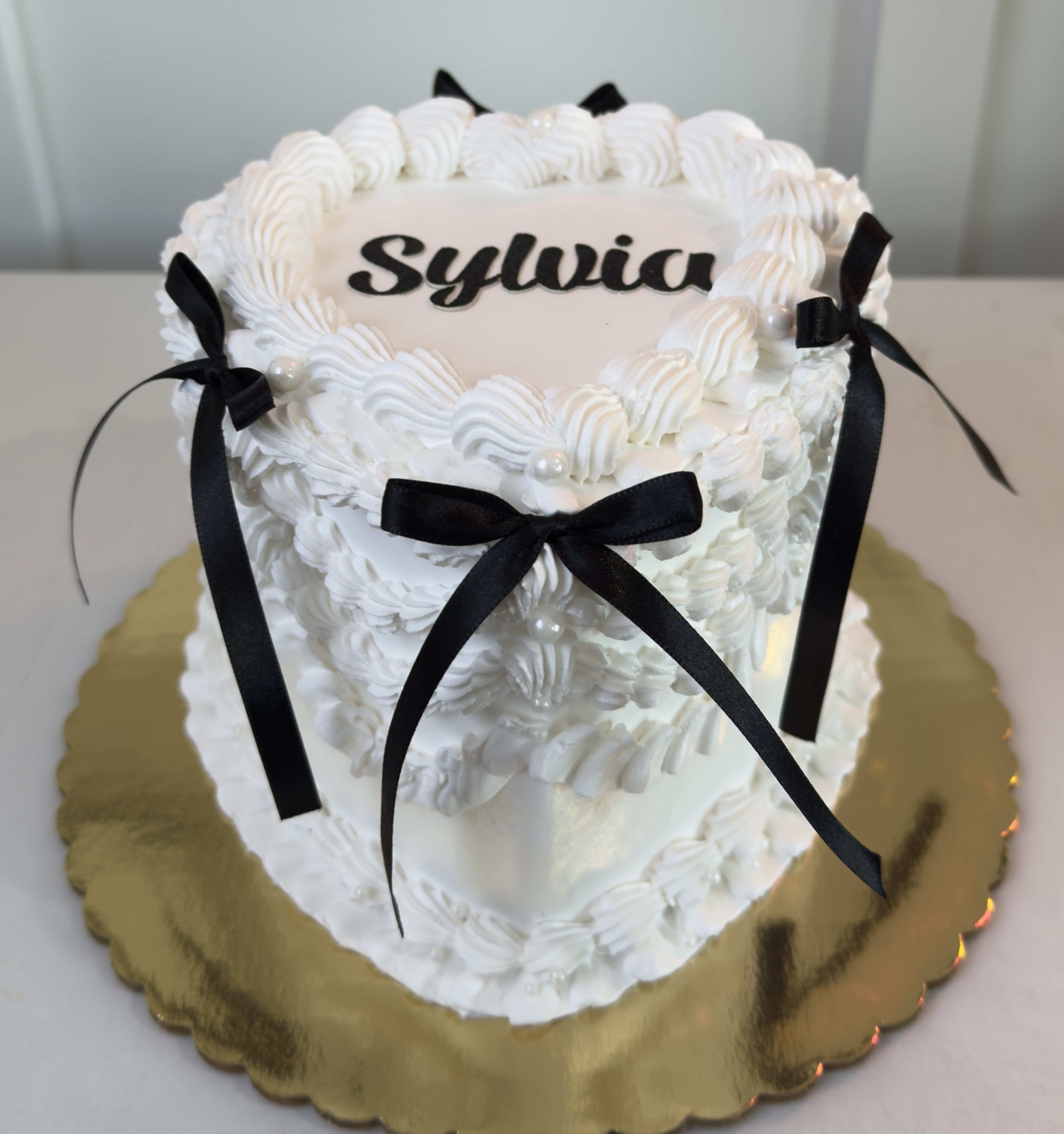White Vintage Cake.